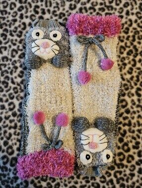 Sears Women's Gray And Pink Cozy Fuzzy Cable Knit Animal Cat Grip Slipper Socks